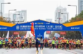 马拉松常规赛焦点战：粤西迅豹队强势横扫西城巨龙队，新星闪耀。客场静默反击的简单介绍